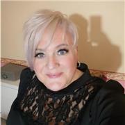 Insegnante madrelingua inglese da lezione di recupero e ripetizioni estive. Let's get the summer started!